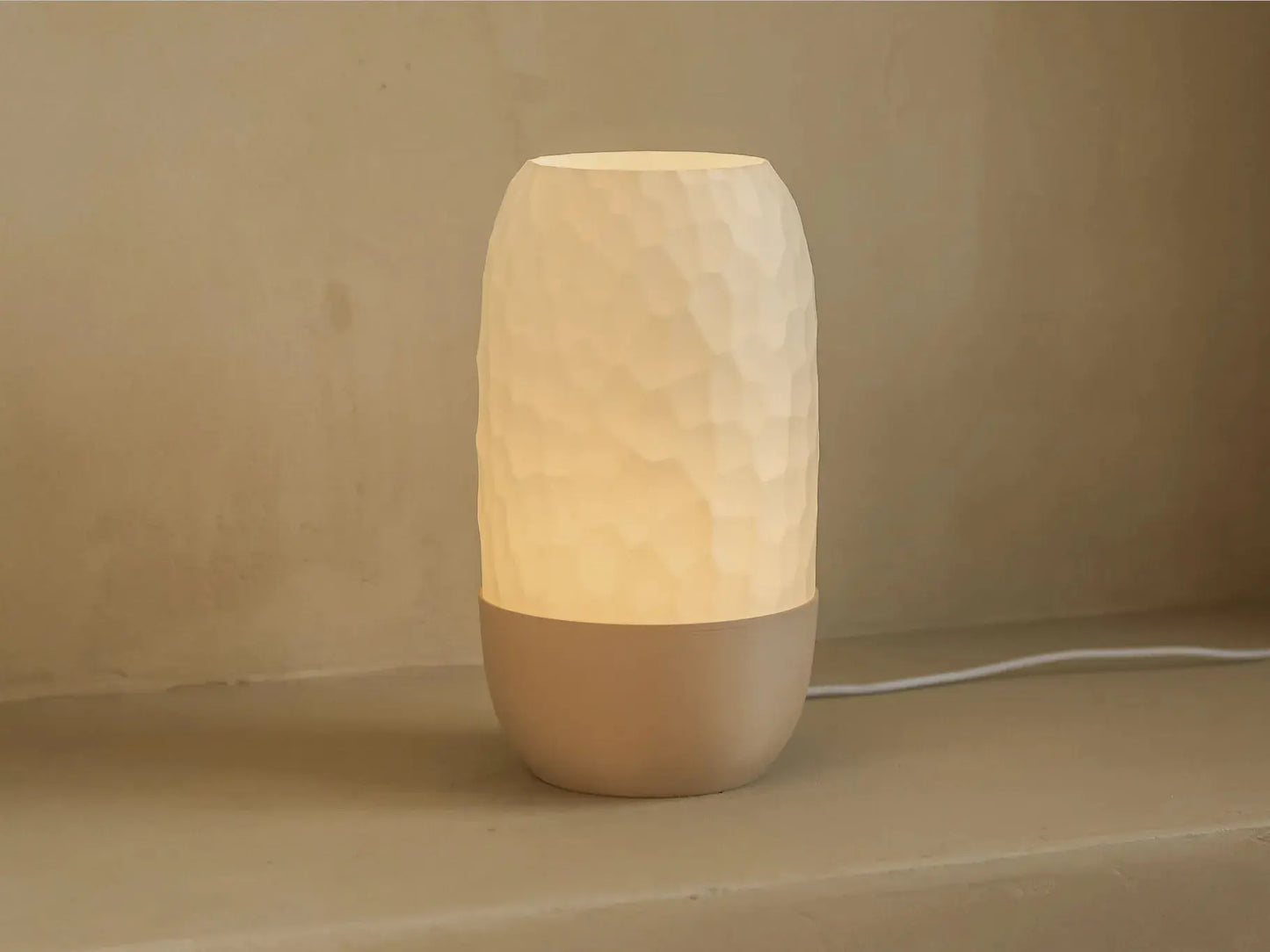 BIONIC: Home Decor Lampada da Tavolo con Superficie Organica Janberry