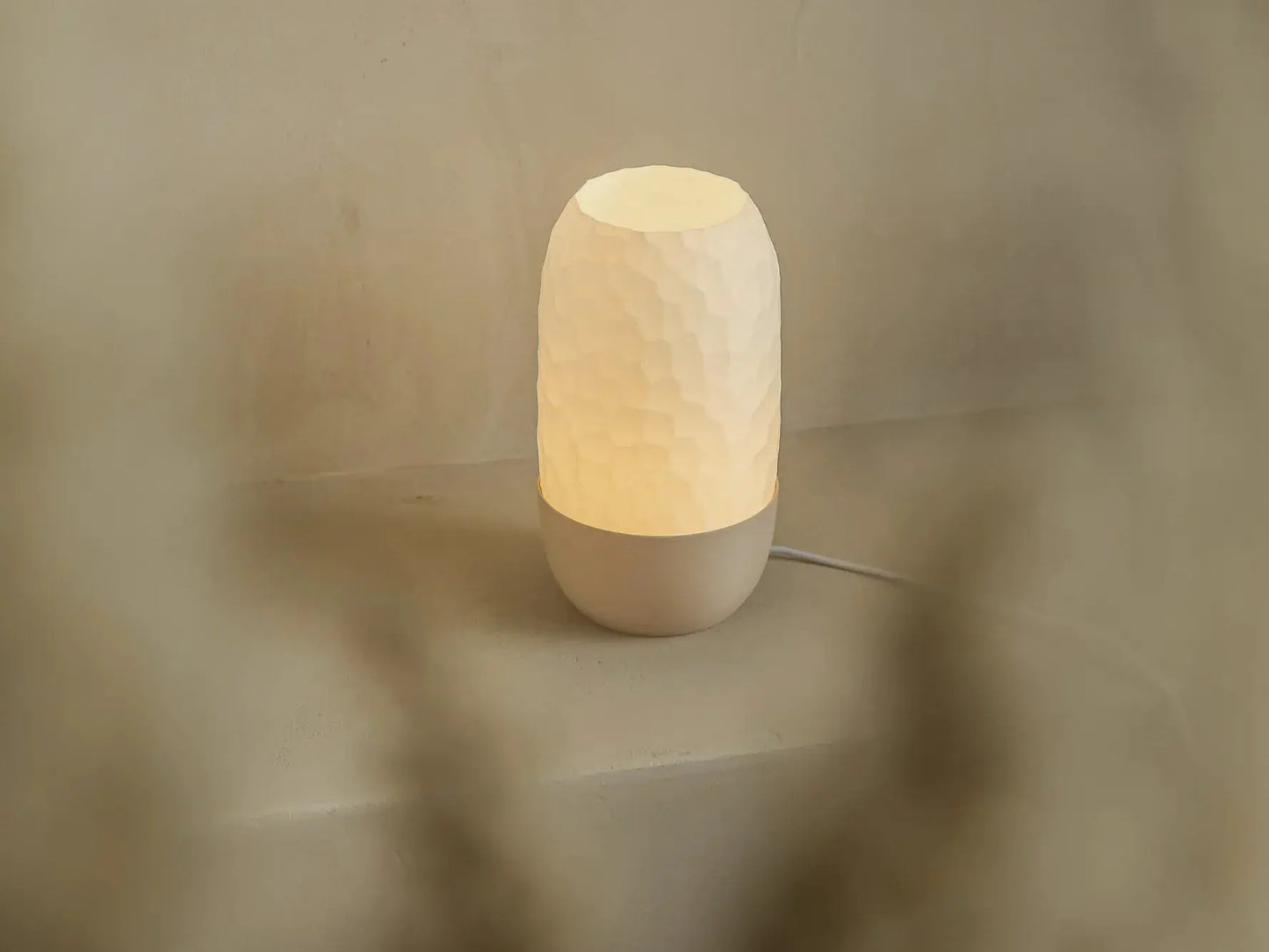 BIONIC: Home Decor Lampada da Tavolo con Superficie Organica Janberry