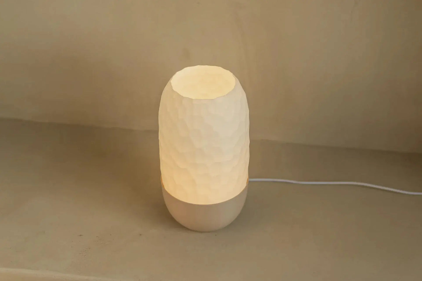 BIONIC: Home Decor Lampada da Tavolo con Superficie Organica Janberry