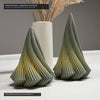 Foto reale di produzione DEKO a Galatone: Alberi Twisted Trees stampati in 3D in PLA vase mode con luce LED calda interna accesa.
