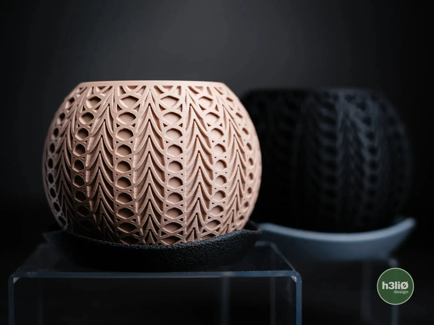 FUSION: Vaso Decorativo Sferico con Motivo Trafitto h3li0