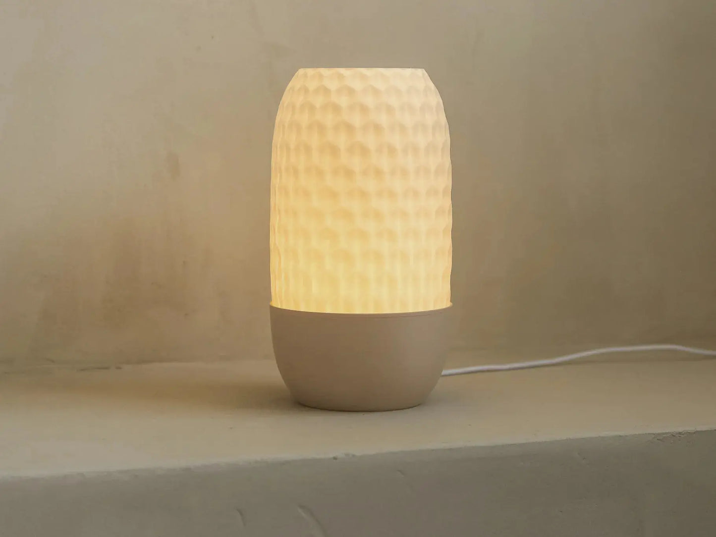 HEXAGONAL: Home Decor Lampada da Tavolo con Texture Esagonale Janberry