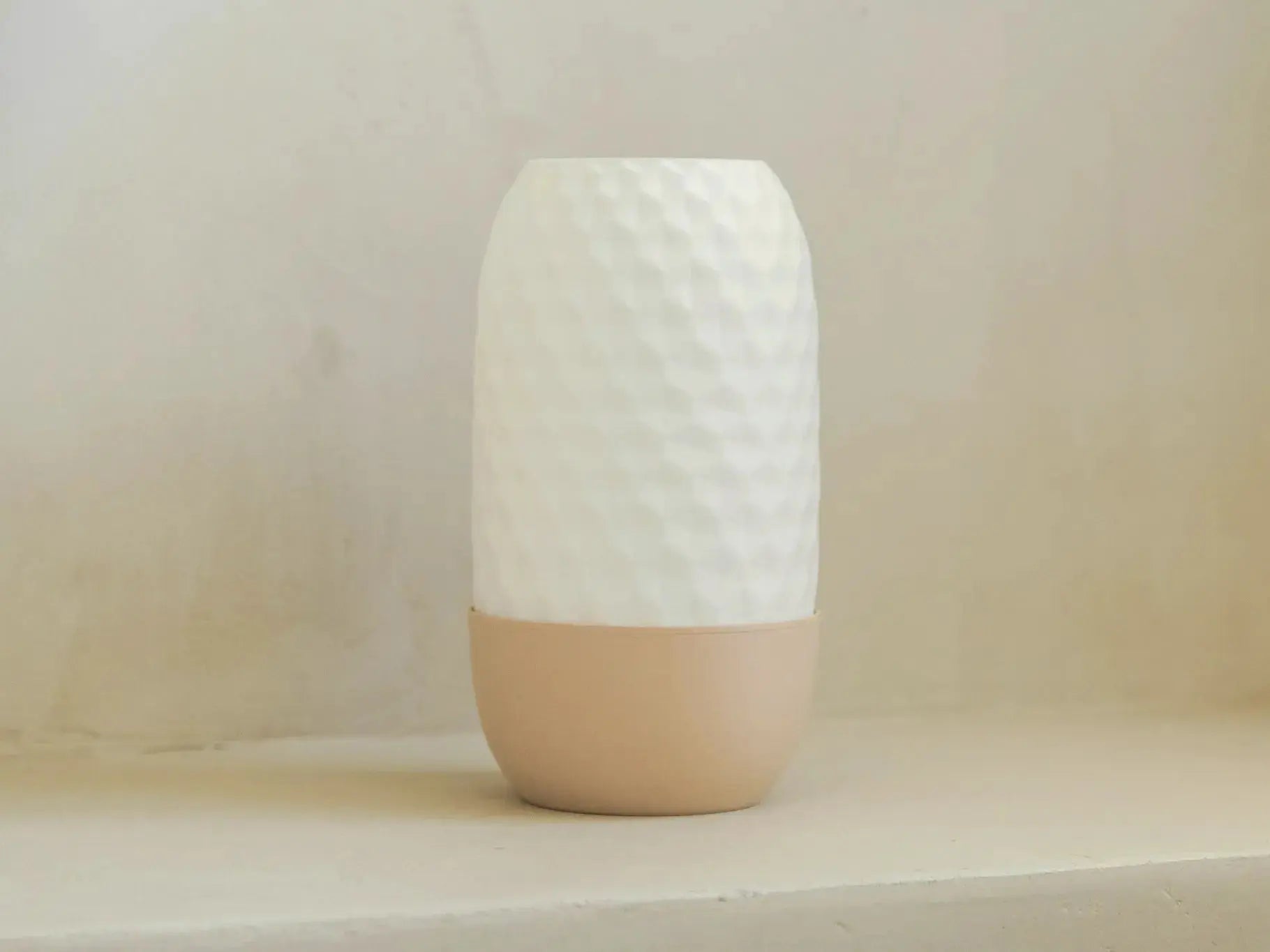 HEXAGONAL: Home Decor Lampada da Tavolo con Texture Esagonale Janberry