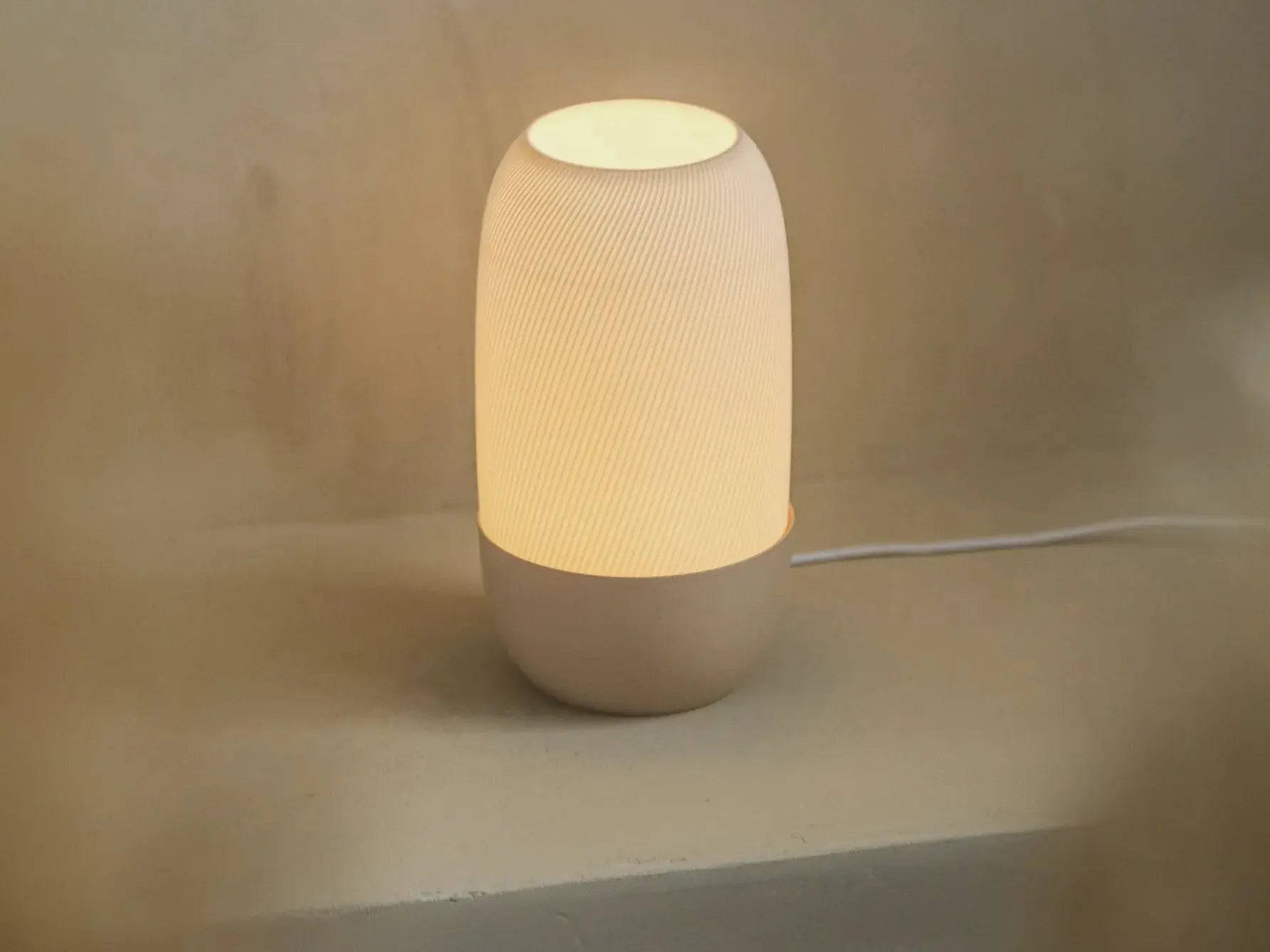 RIB: Home Decor Lampada da Tavolo con Linee Radiali Janberry