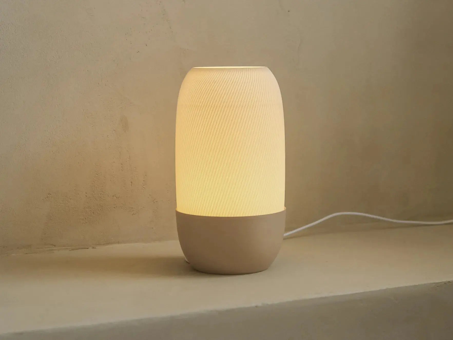 RIB: Home Decor Lampada da Tavolo con Linee Radiali Janberry