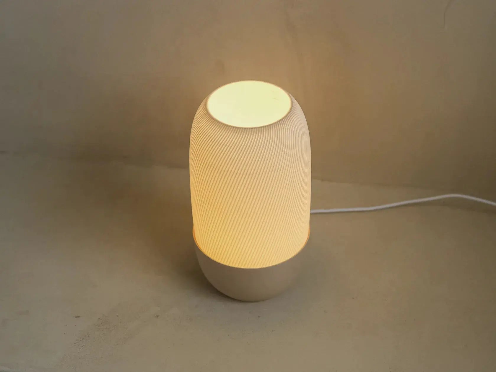RIB: Home Decor Lampada da Tavolo con Linee Radiali Janberry