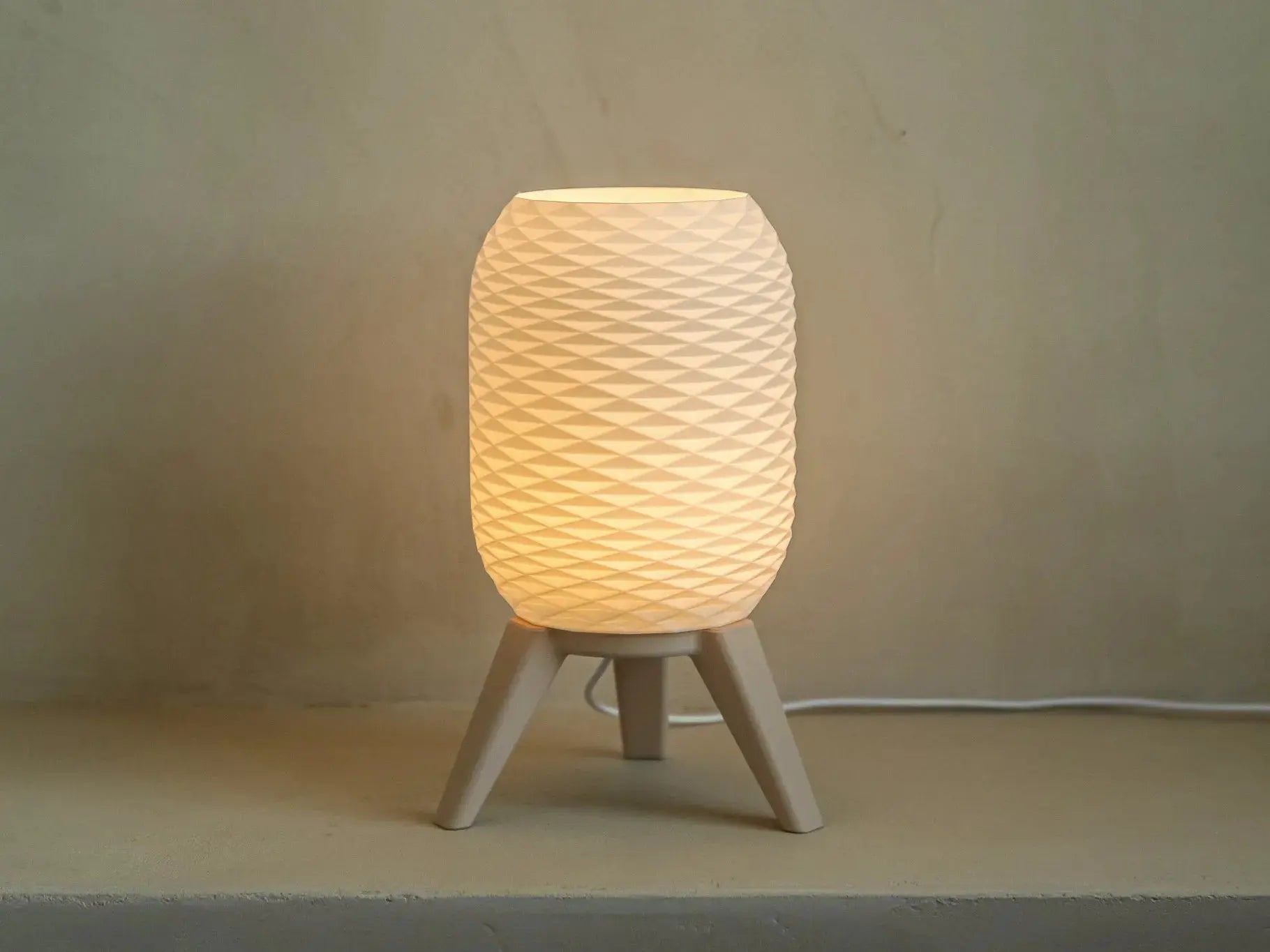 ORBIT: Home Decor Lampada da Tavolo con Paralume Geometrico Janberry