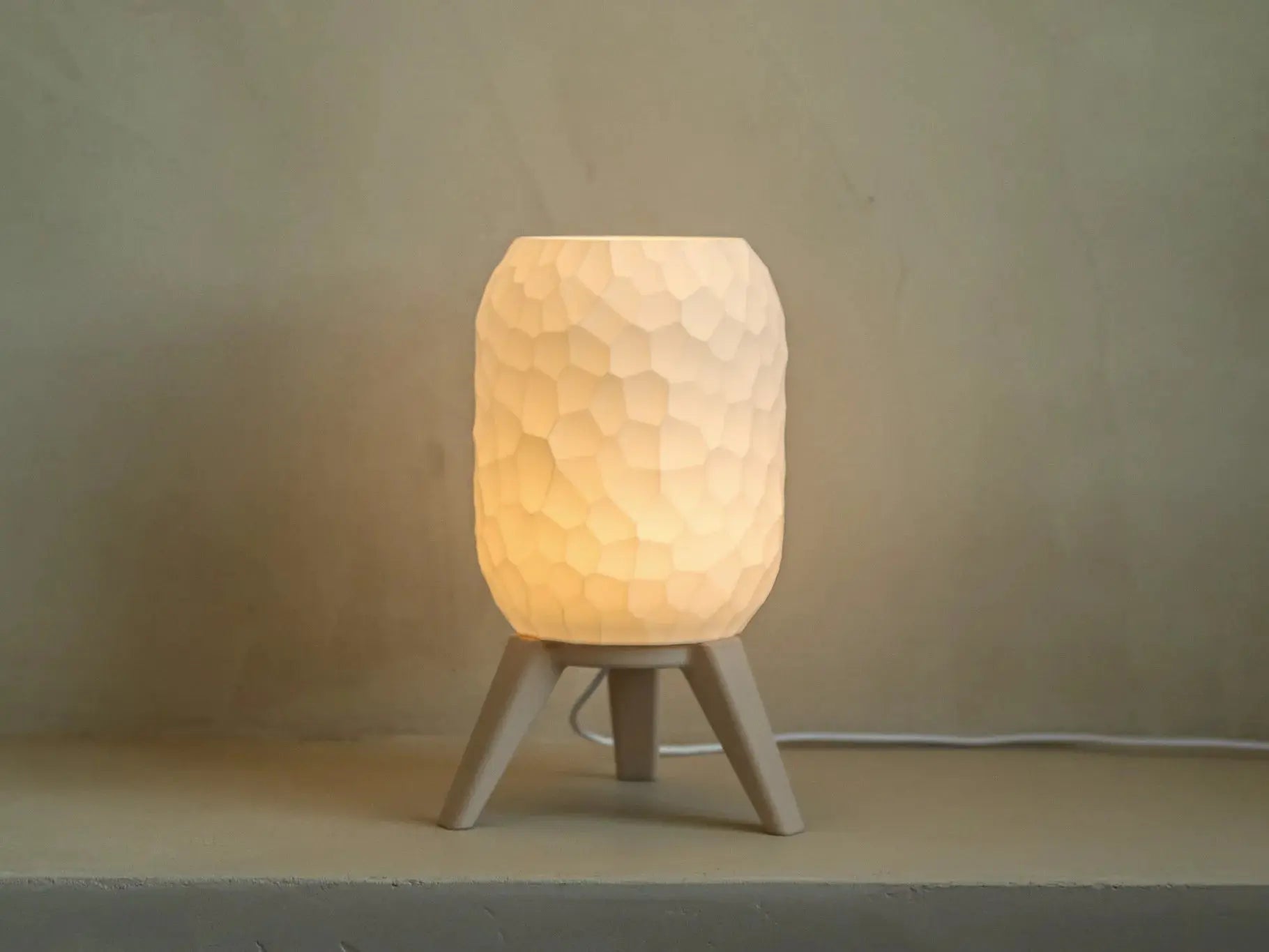 ORBIT: Home Decor Lampada da Tavolo con Paralume Geometrico Janberry