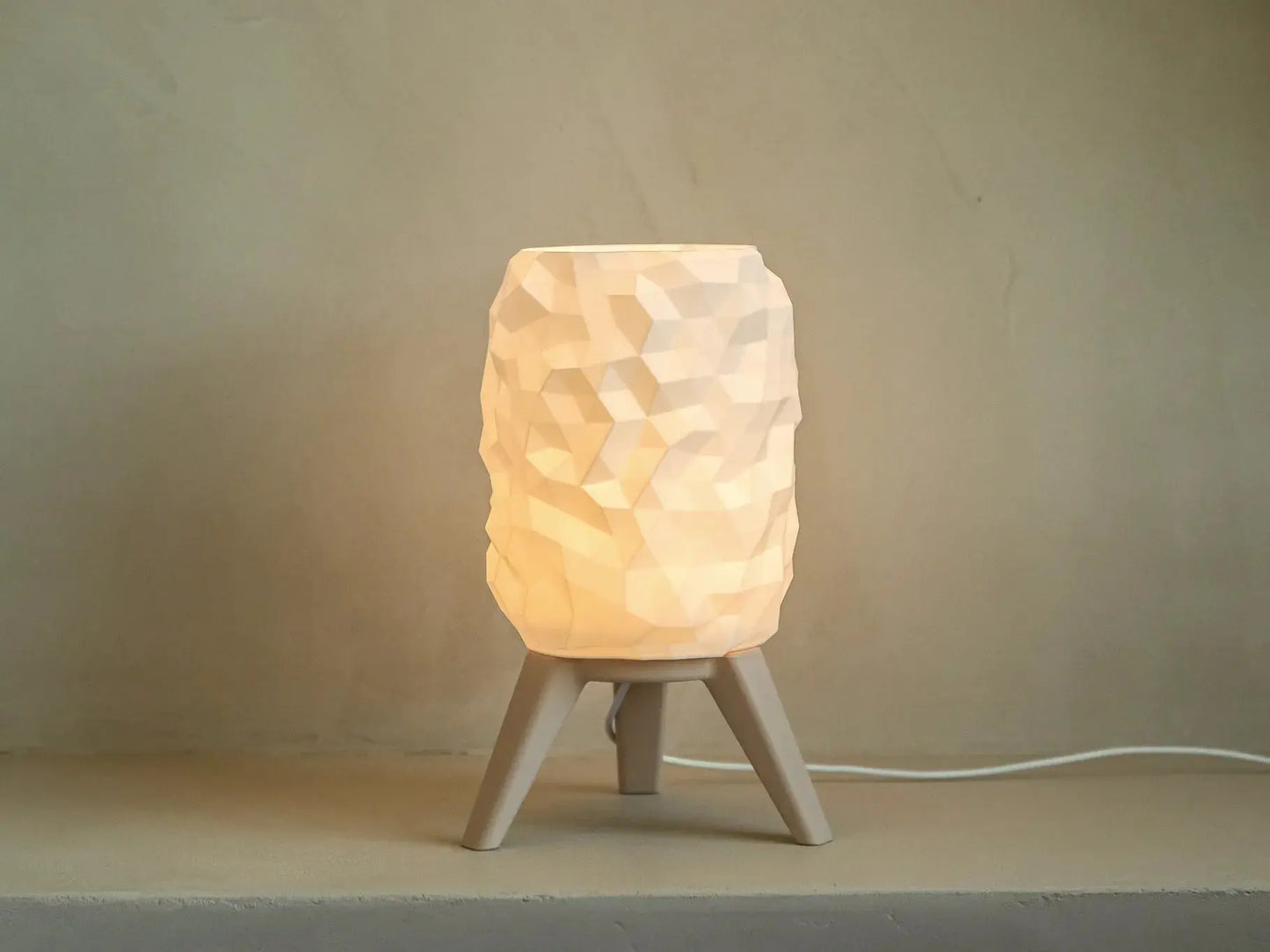ORBIT: Home Decor Lampada da Tavolo con Paralume Geometrico Janberry