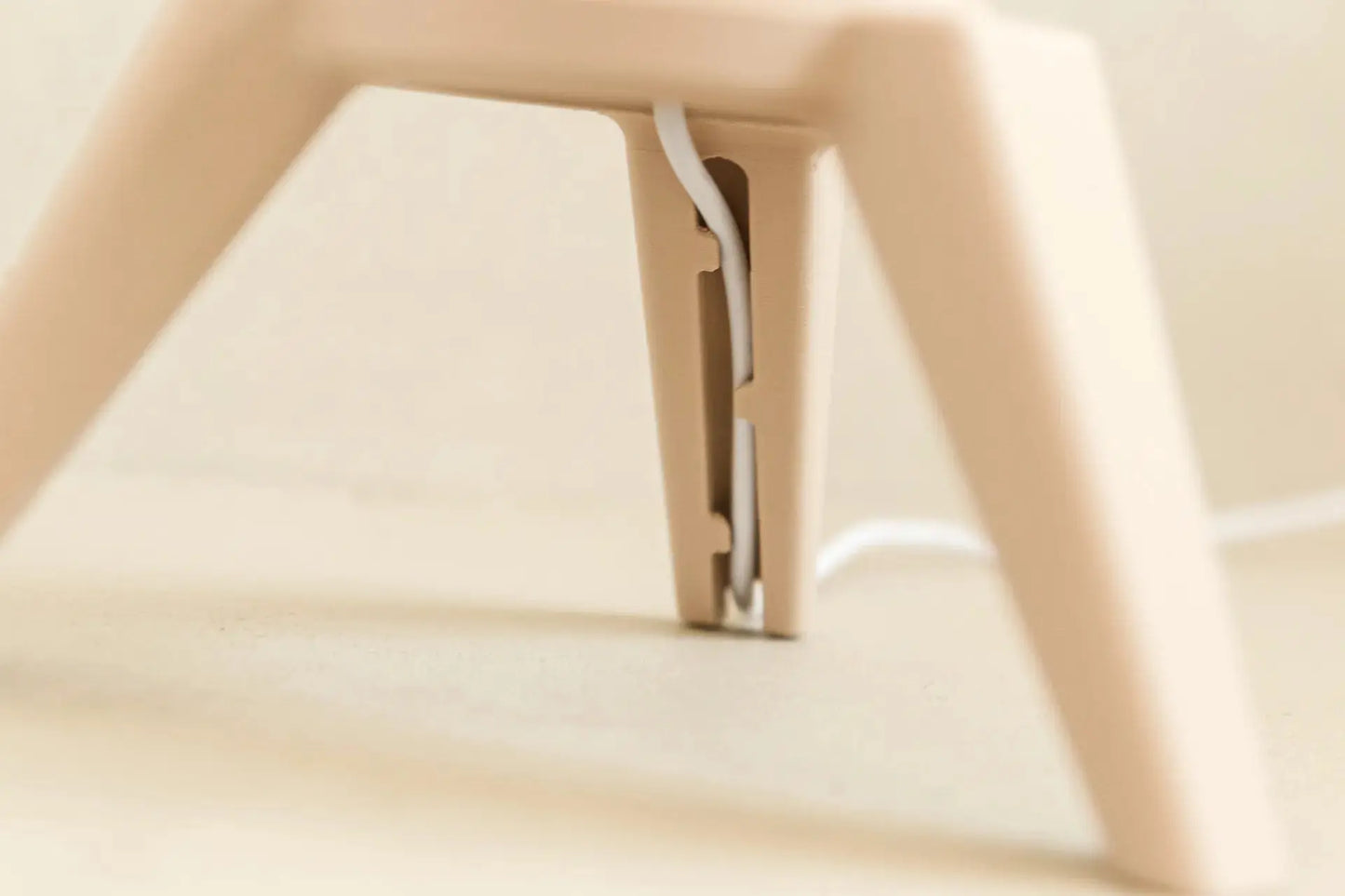 ORBIT: Home Decor Lampada da Tavolo con Paralume Geometrico Janberry