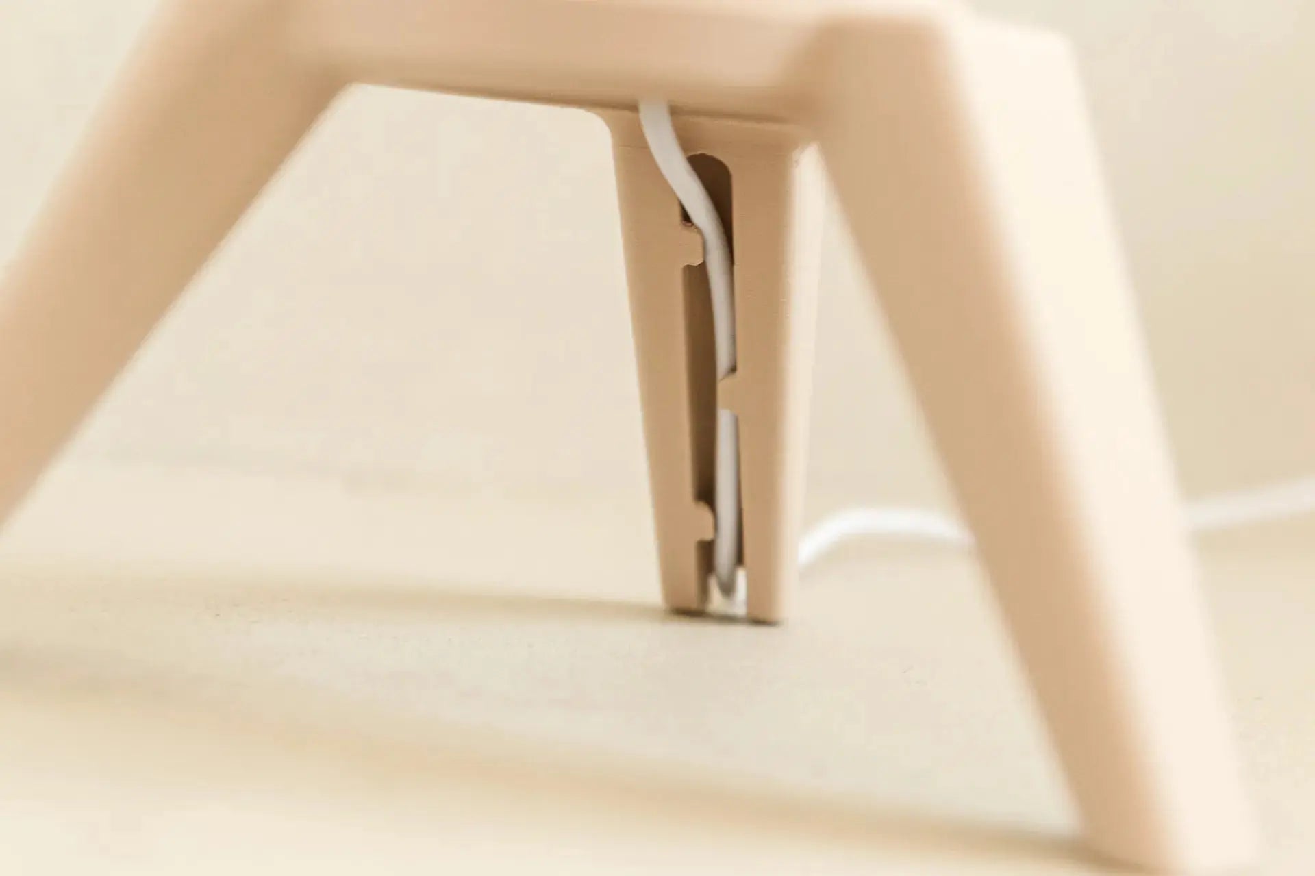 ORBIT: Home Decor Lampada da Tavolo con Paralume Geometrico Janberry