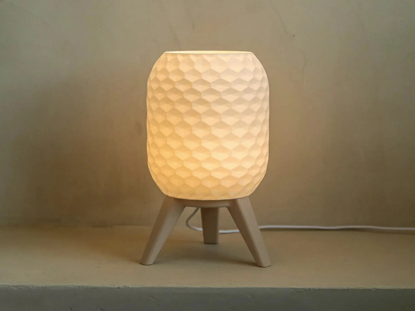 ORBIT: Home Decor Lampada da Tavolo con Paralume Geometrico Janberry