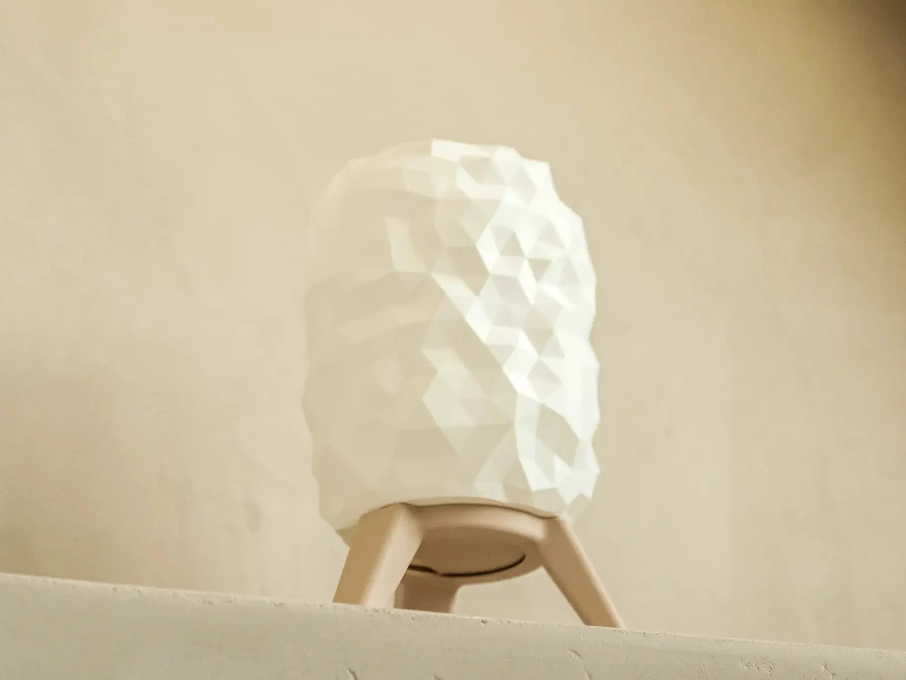 ORBIT: Home Decor Lampada da Tavolo con Paralume Geometrico Janberry