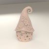 Fiorello in caffelatte: lanterna gnomo con fiori sul cappello, in PLA, alta 100 mm